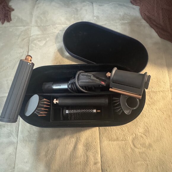 Dyson Airwrap™ multi-styler and dryer Straight+Wavy - Picture 2 of 3